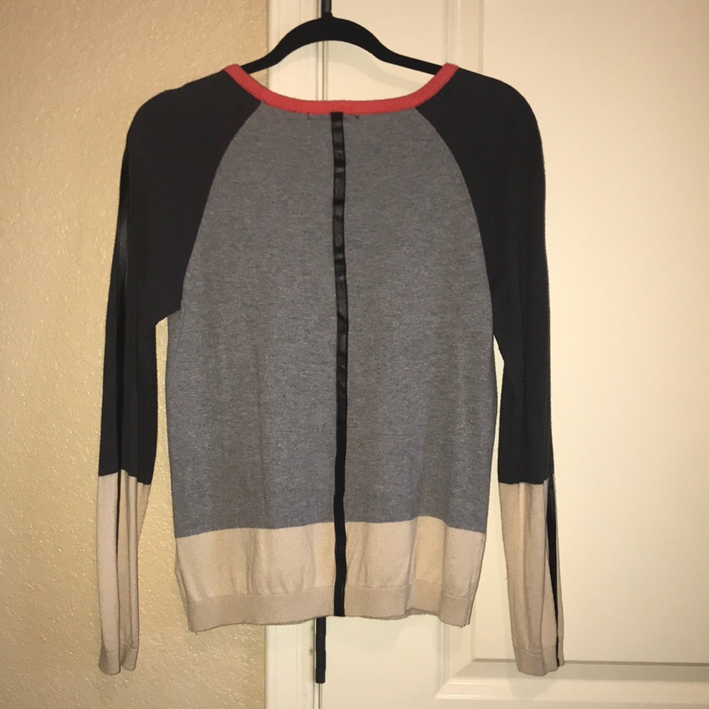 Modern sweater - Picture 2 of 3